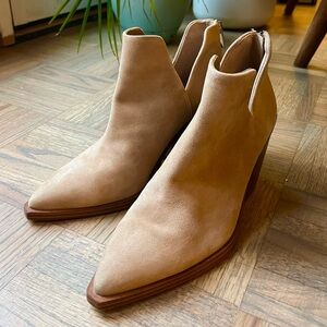 VINCE CAMUTO Gigietta Tortilla Lux Kid Suede Boots Size 5.5